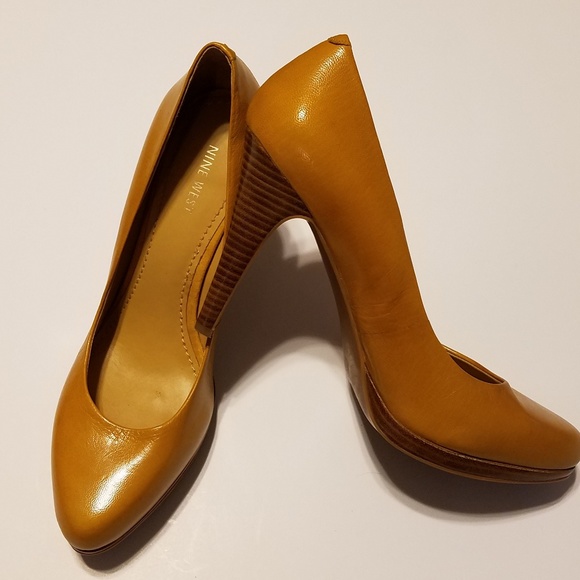 mustard pumps nine west
